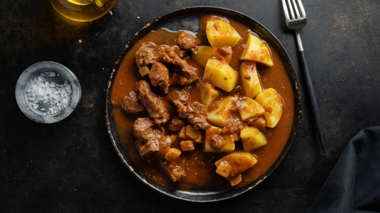 Rezept für Lammguslasch mit Kartoffeln