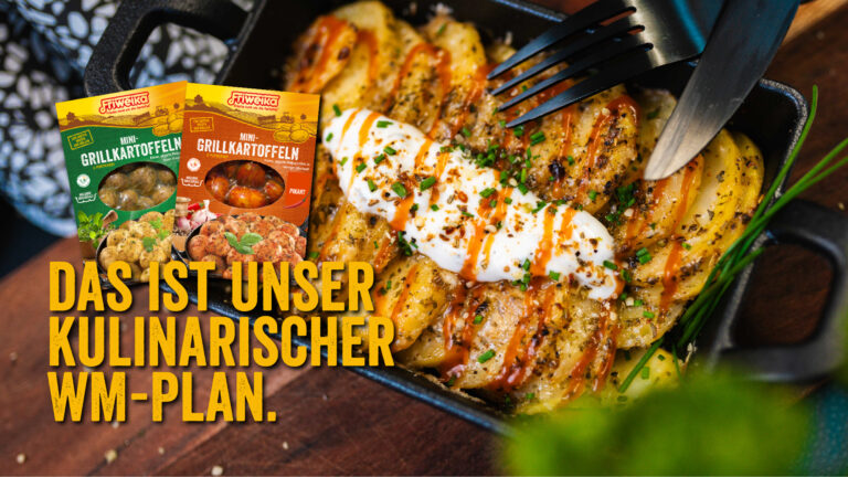 Friweika Mini-Grillkartoffeln pikant zubereitet in einer Pfanne mit Sauerrahm und Kräutern für die WM