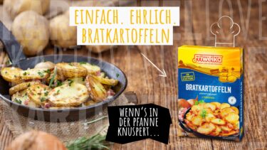 Friweika Bratkartoffeln: Produktverpackung neben einer Pfanne mit knusprigen Bratkartoffeln.